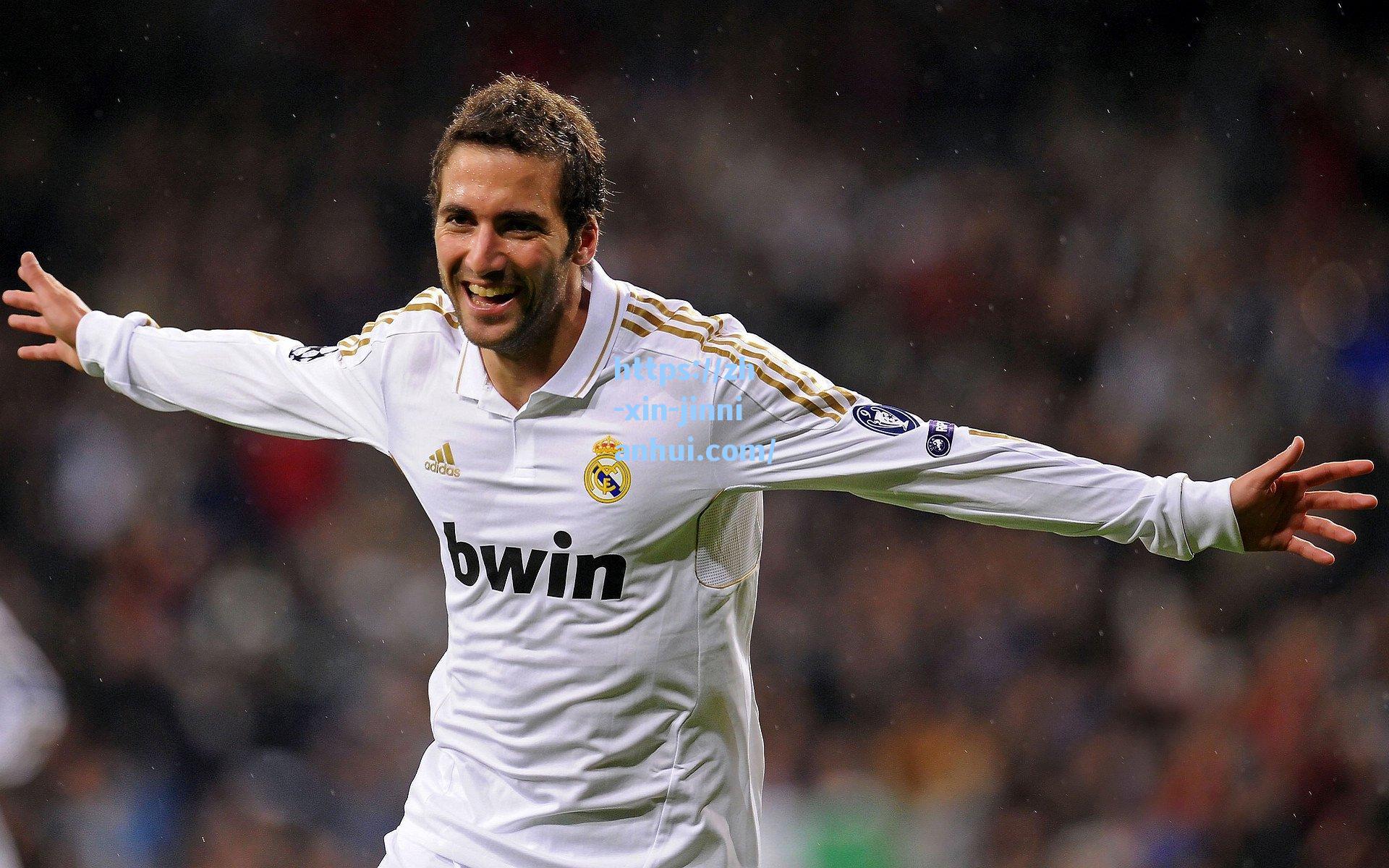 迈克尔-比斯利:雷吉-埃文斯能抢20个篮板 我说他比魔兽更好