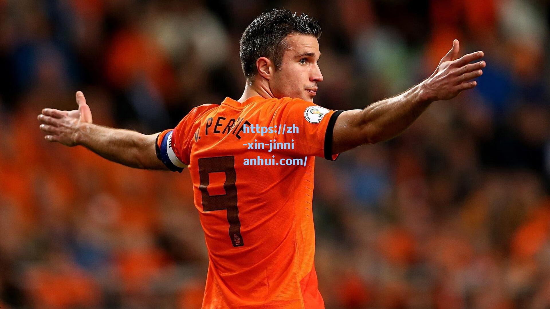 2亿欧年薪创纪录!C罗社交媒体狂欢续约,德赫亚调侃免费踢球引爆球迷热议